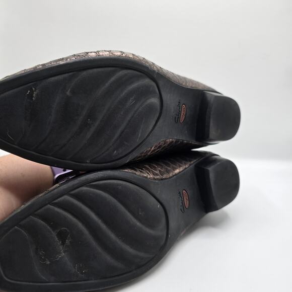 Clarks Everyday Active Air bronze snakeskin leather loafer womans size 8W - Picture 8 of 13